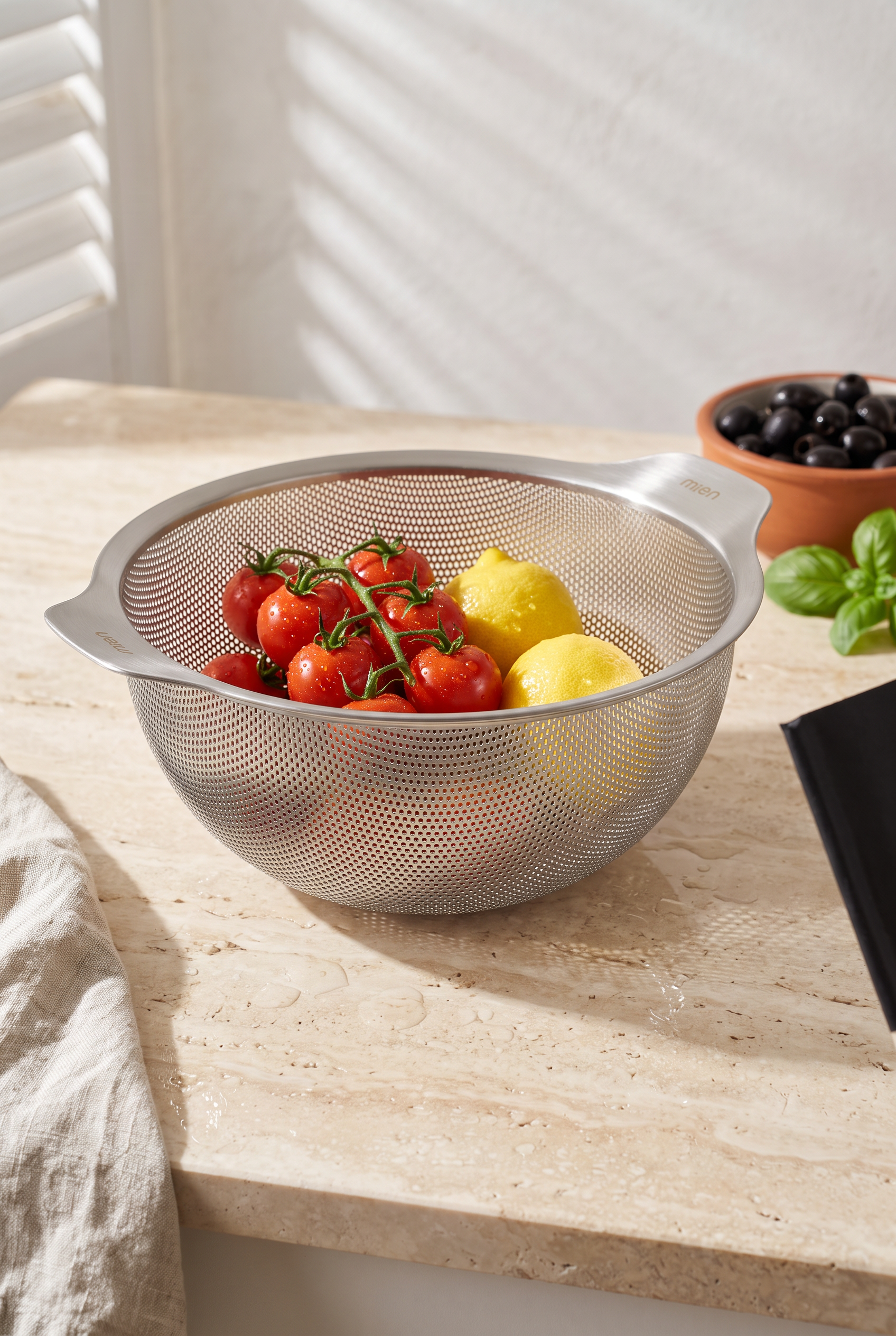 KULPLU PASLANMAZ ÇELİK SÜZGEÇ 26 CM 