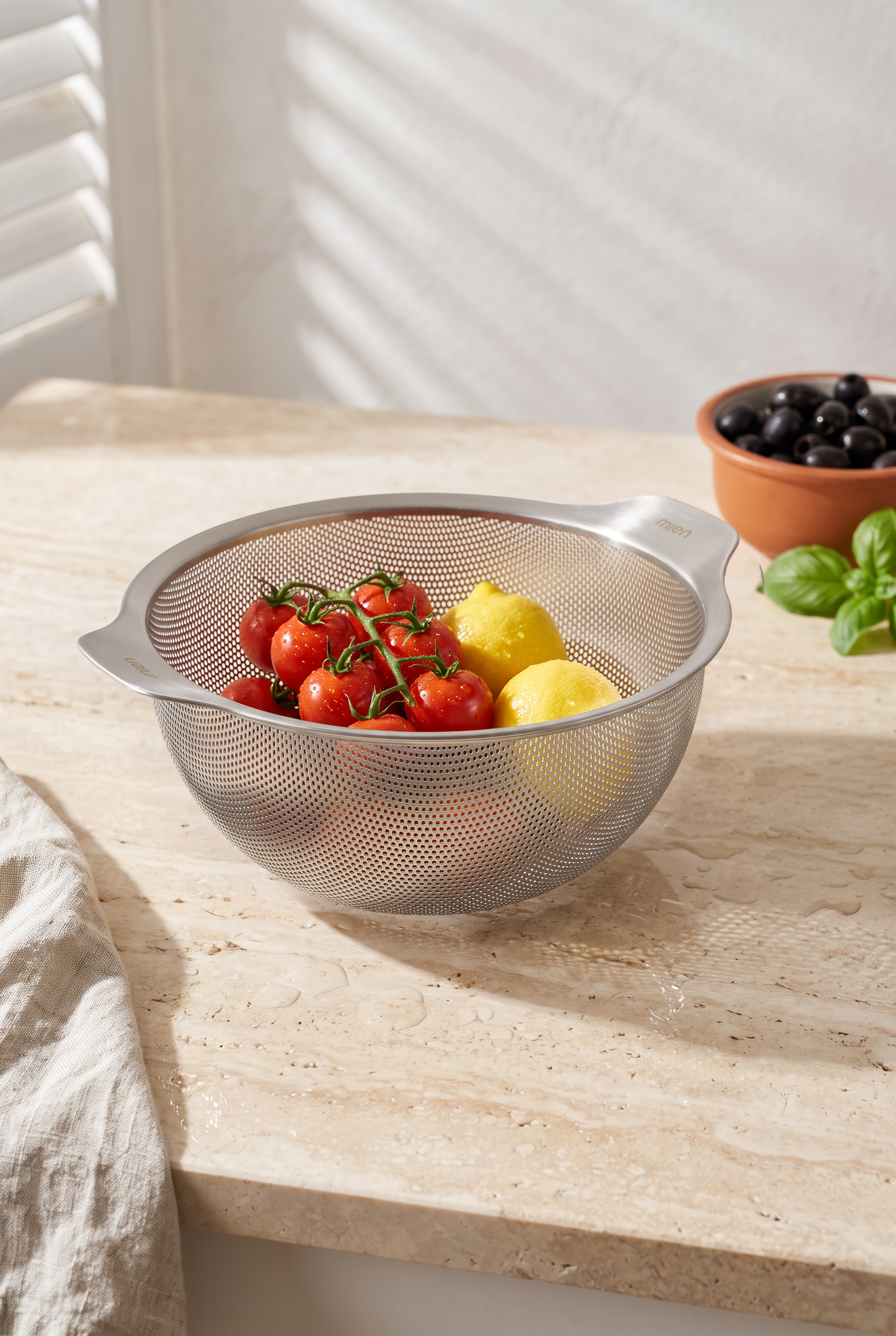 KULPLU PASLANMAZ ÇELİK SÜZGEÇ 22 CM 